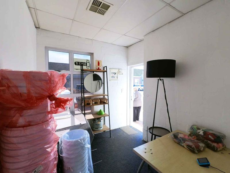 Warehouse with offices For Sale - Milnerton - Montague Gardens - Photo 4