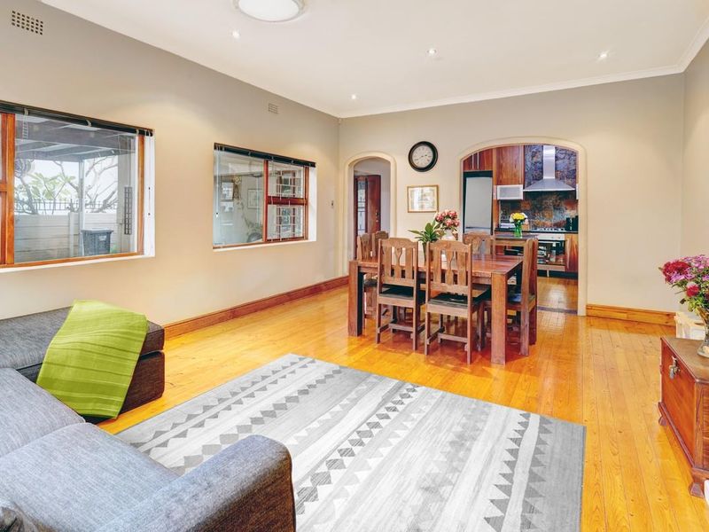 Cosy living with a creative edge! - Photo 8