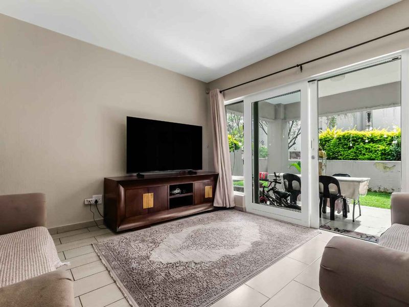 Lovely 2 Bedroom, 2 Bathroom Garden Apartment for Sale - Photo 7