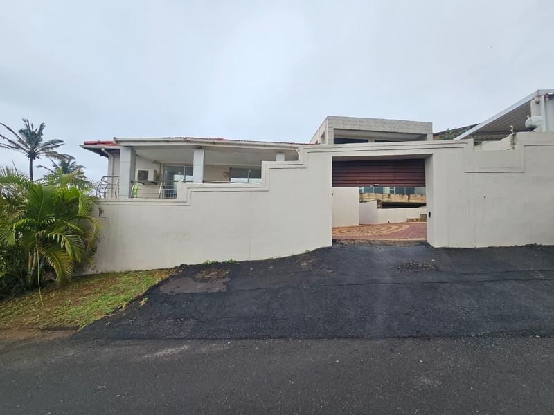 Marine Drive Home Plus Modern Office - Photo 2