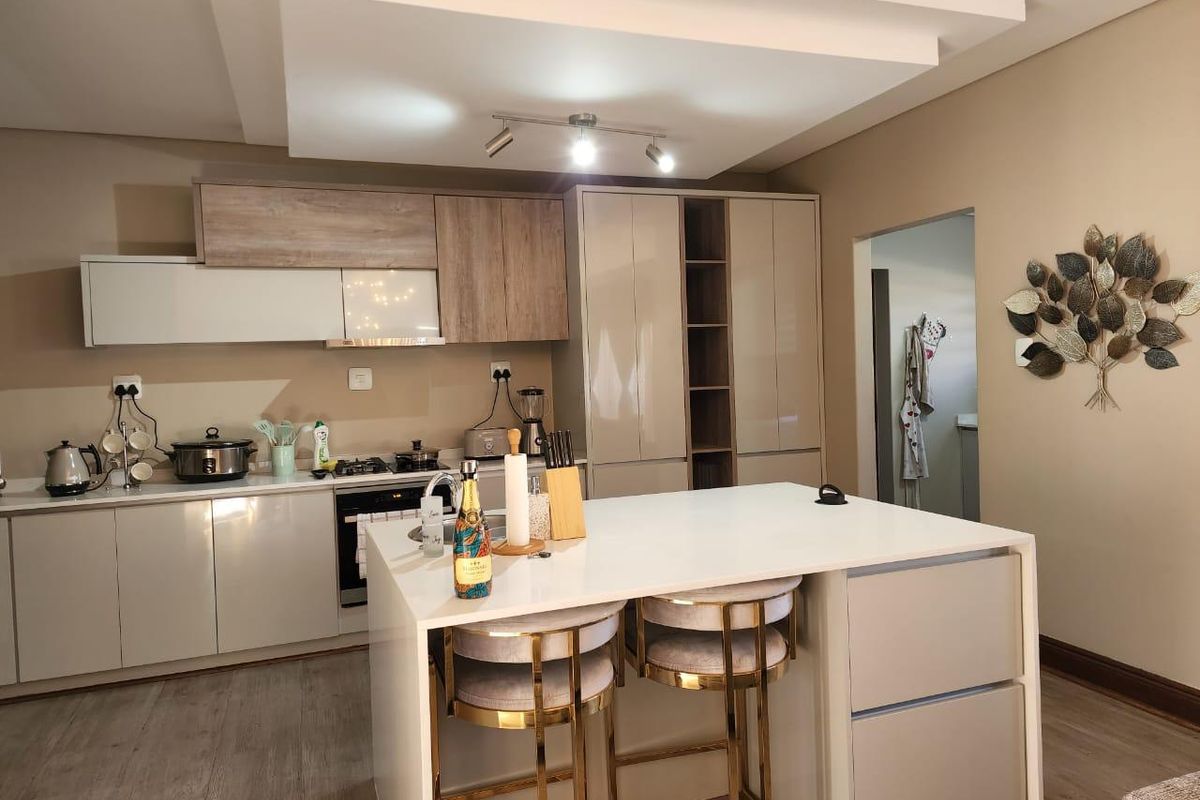 Luxury Living Starts Here – Your Heuwelsig Haven Awaits! - Photo 2