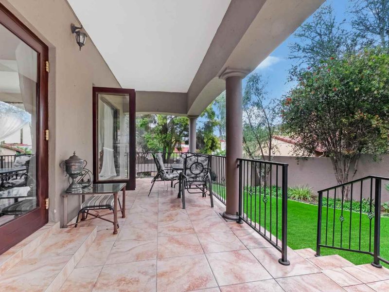 STRIKING DUPLEX HOME IN A QUIET SECURE ESTATE - Photo 6