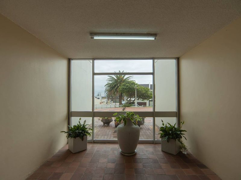 5th Floor Apartment with Harbour & Sea Views – Lelane - Photo 5