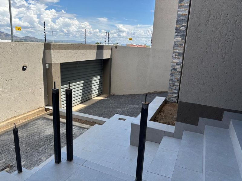 Windhoek Kleine Kuppe: Newly built 5 Bedroom house with Flat is For Sale - Photo 7