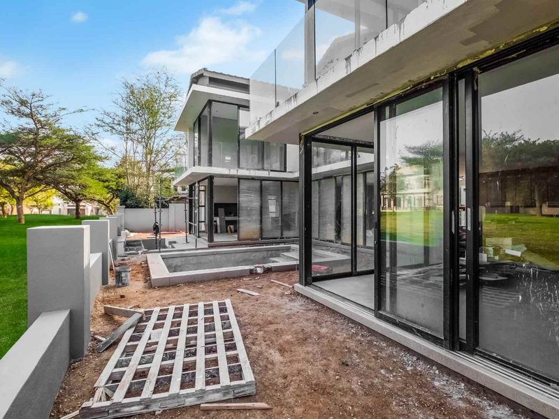 Contemporary Elegance Meets Estate Living - Photo 6