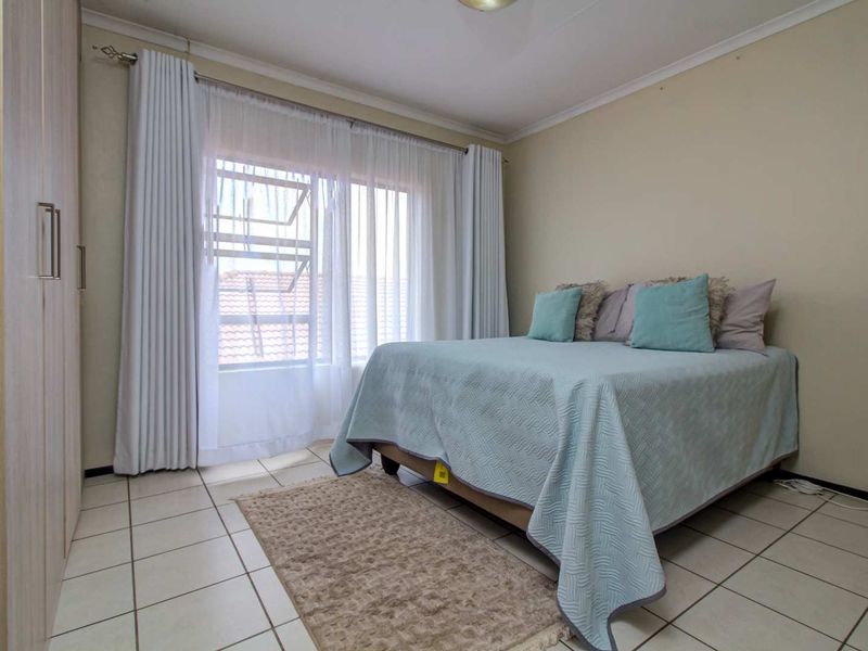 Stylish, Practical, and Spacious Living - Photo 10