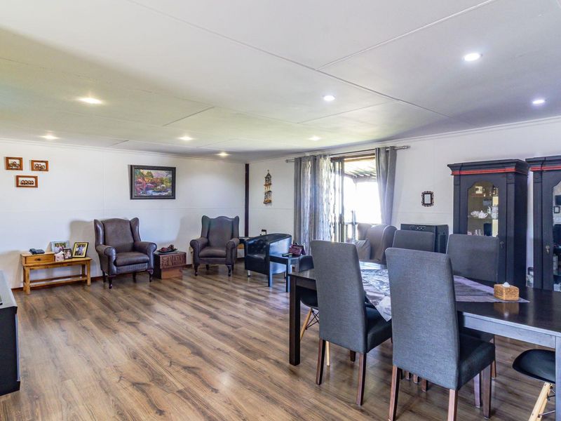 Elegant 3 Bedroom Home with Uninterrupted Vaal River Views - Photo 8