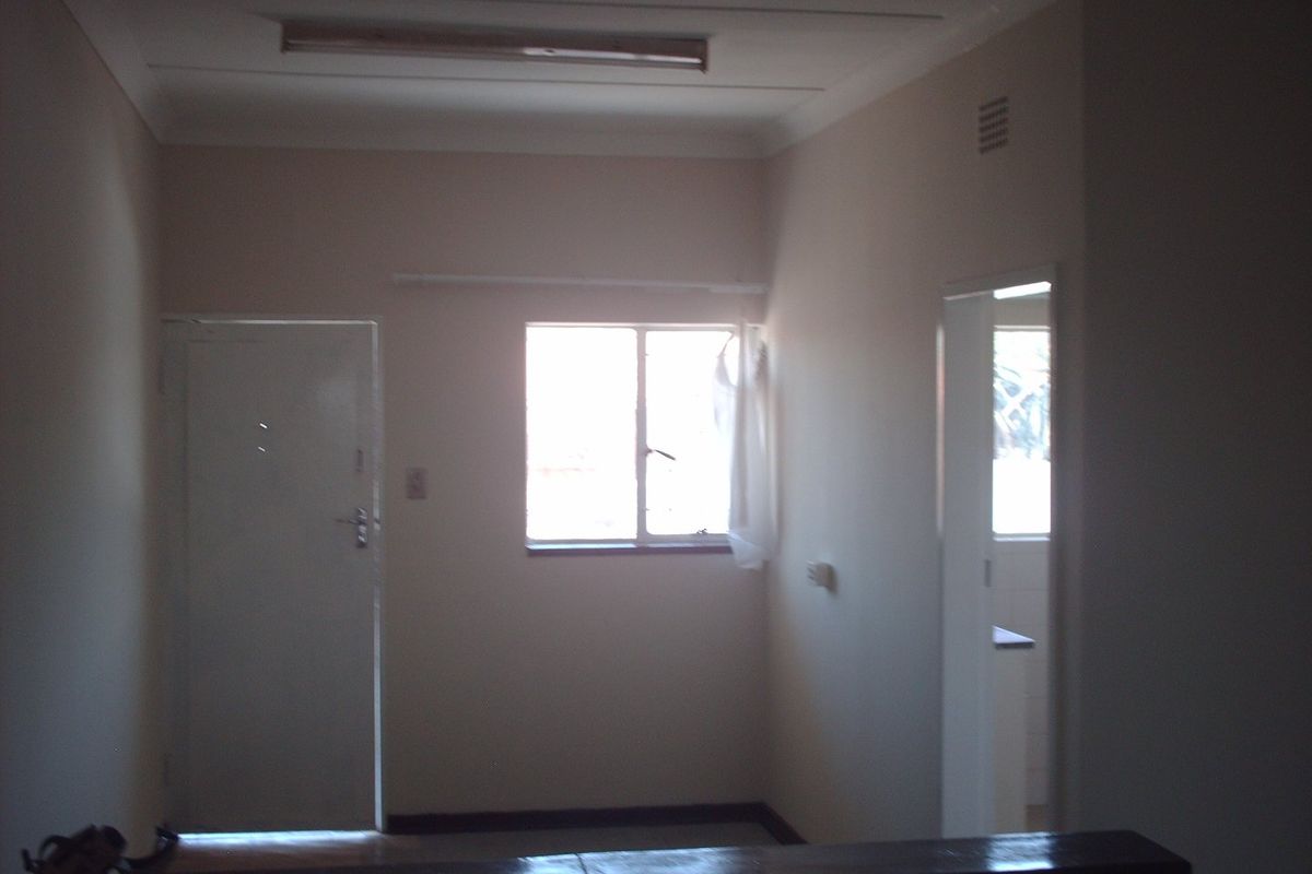 One Bedroom Flat, Three Rivers, Vereeniging - Photo 3