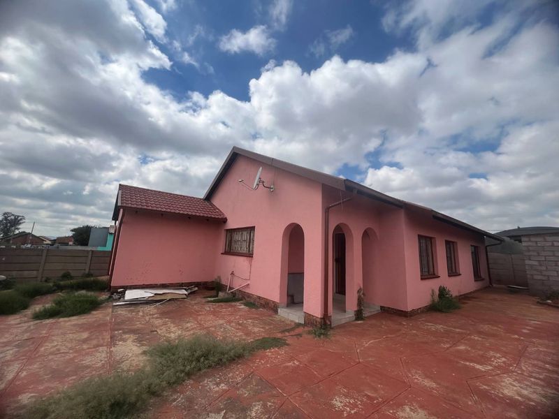 3 bed property with immediate occupation - Photo 2