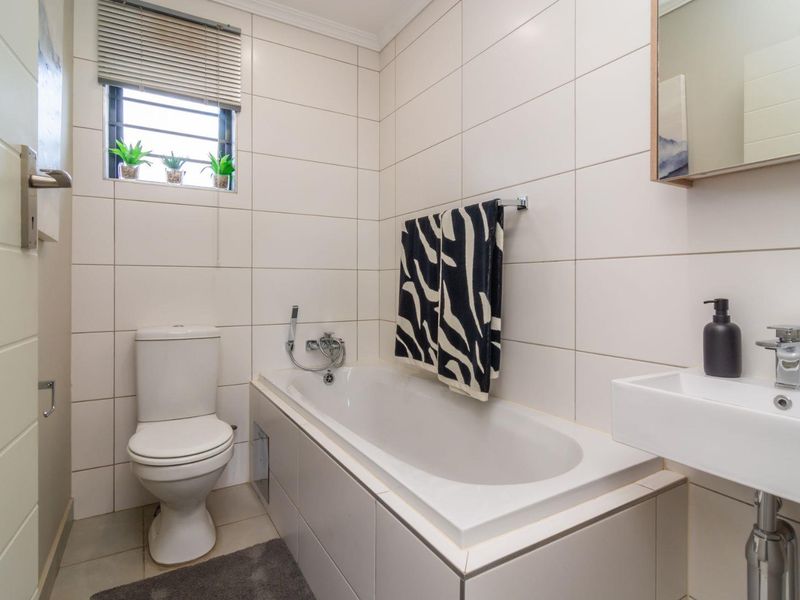 Stunning 142 m2 3-Bedroom Home in Lion Pride Lifestyle Estate - Photo 10