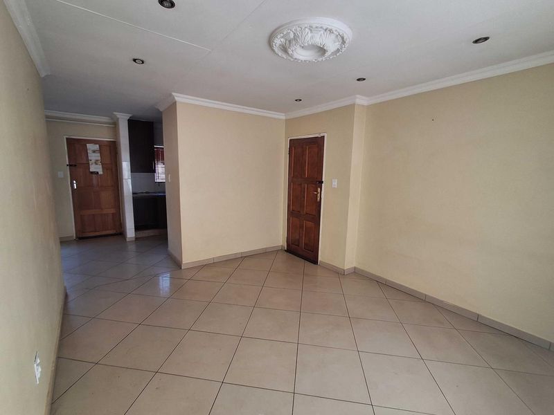 2 Bedroom House to Rent in The Orchards - Photo 5