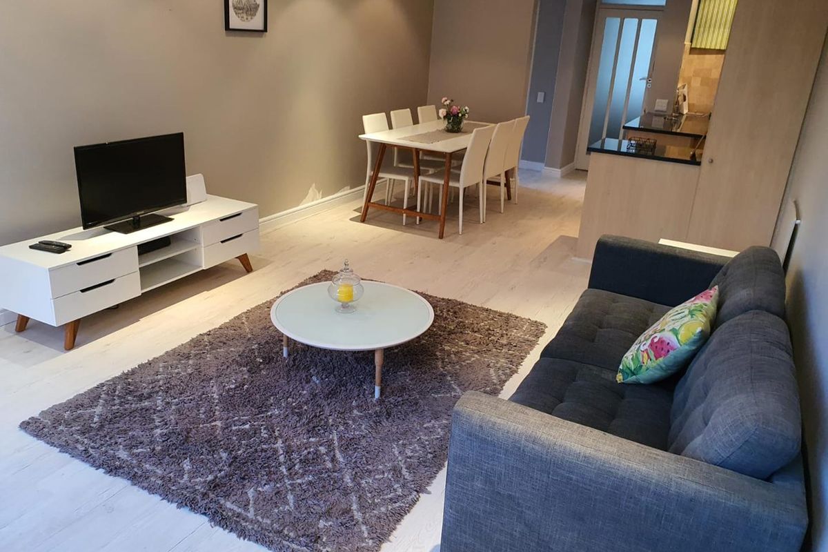 Exceptional Location in Mouille Point - Photo 3