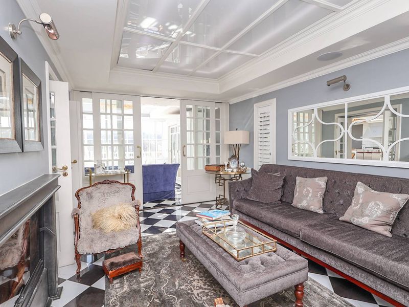 Extraordinary Estate Residence Offering Exceptional Space, Luxury and Versatility - Photo 10