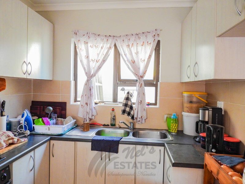 Townhouse in secure complex for sale - Photo 5