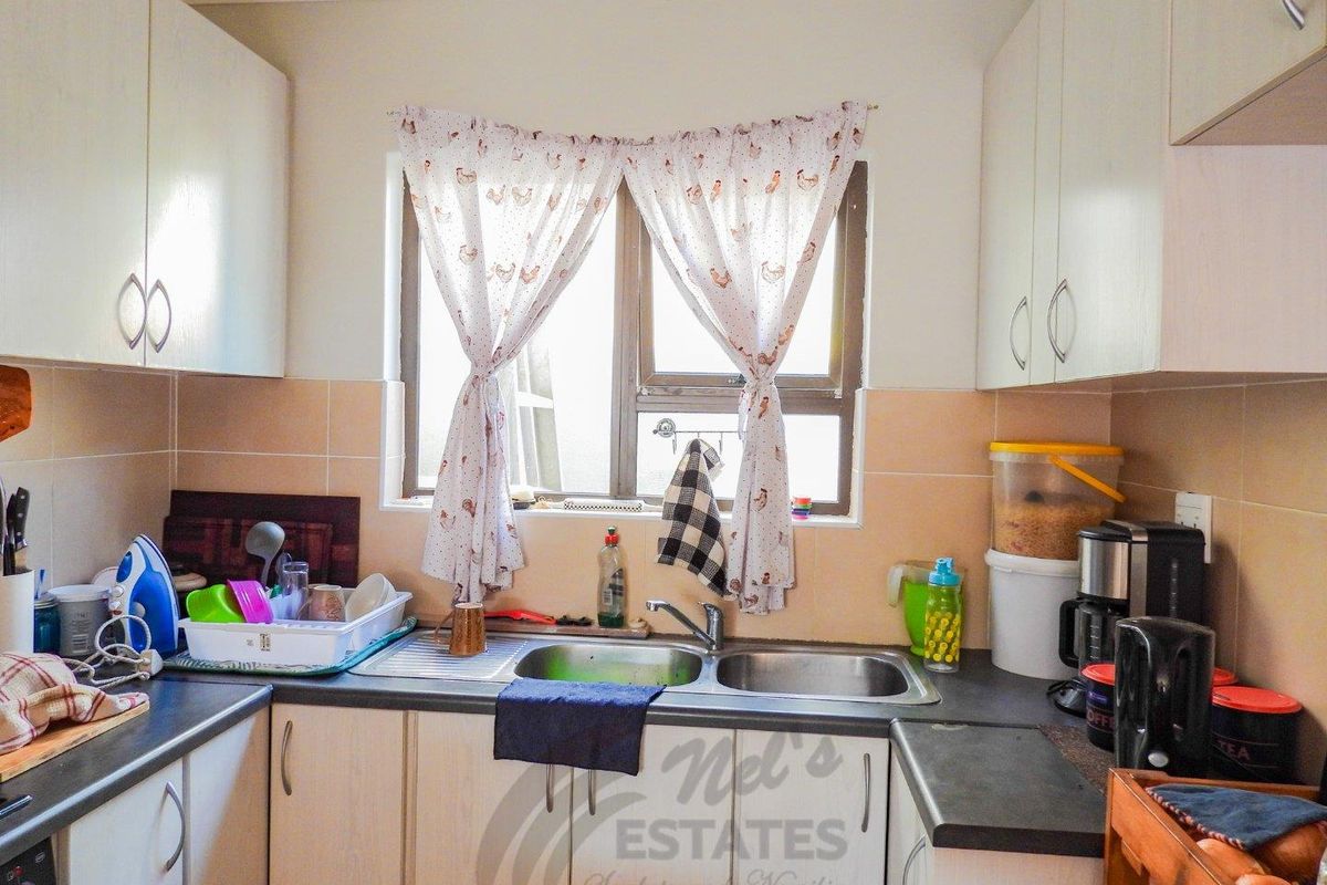 Townhouse in secure complex for sale - Photo 5