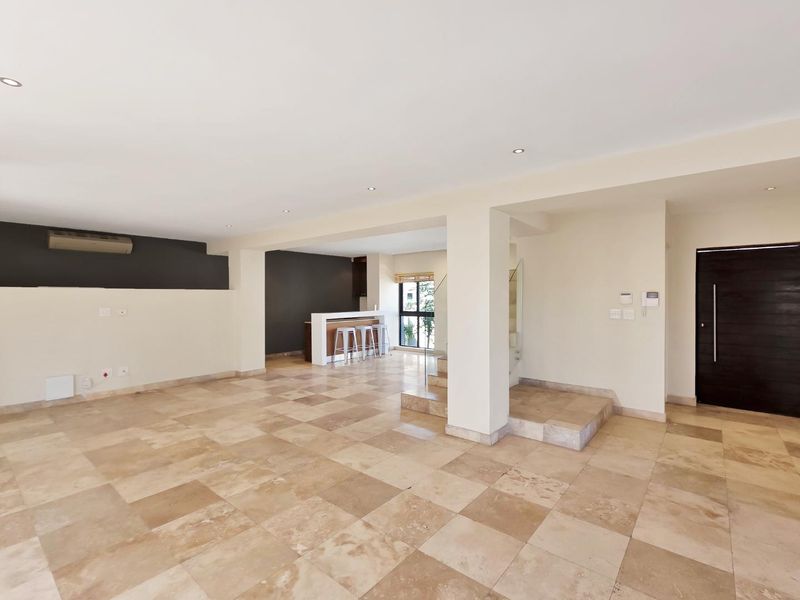 STYLISH LOCK-UP AND GO IN THE HEART OF FRESNAYE - Photo 4