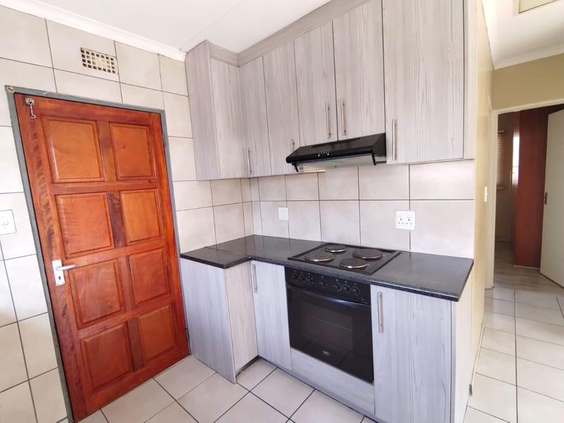 Riverside View - R 850 000 Great Value for this neat property ! - Photo 3