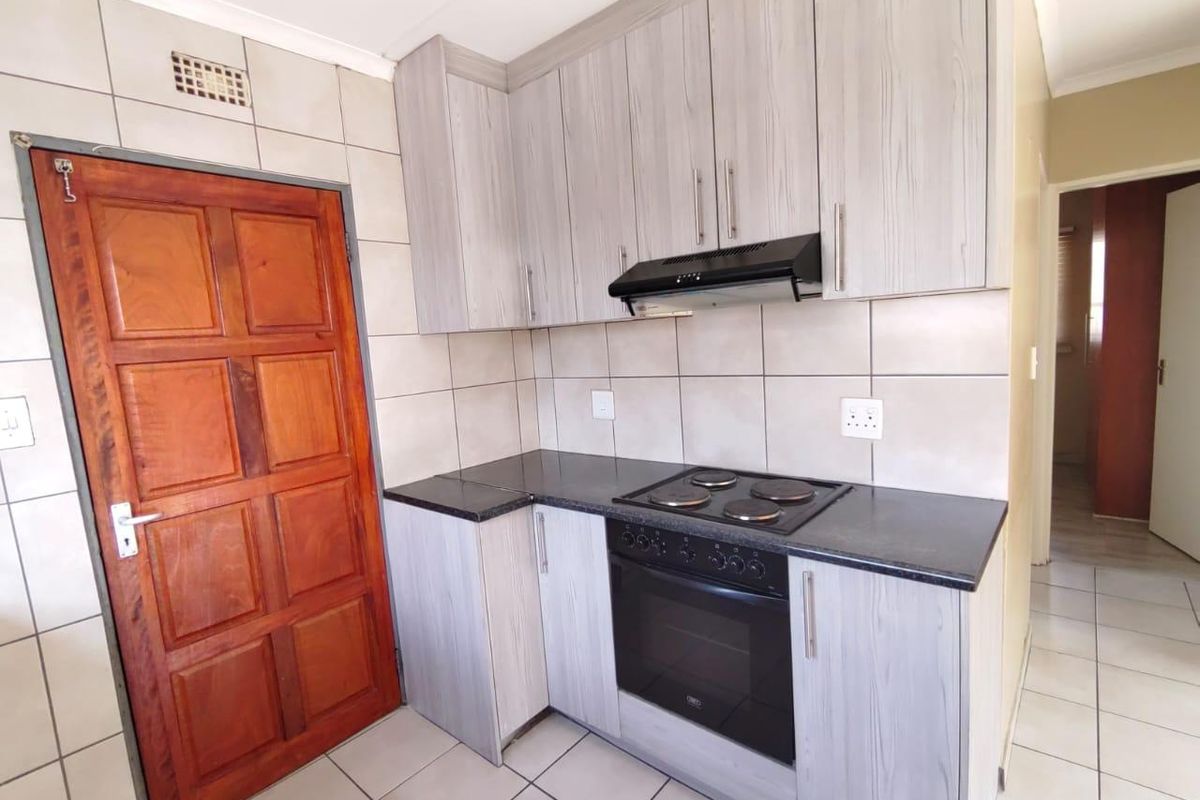 Riverside View - R 850 000 Great Value for this neat property ! - Photo 3