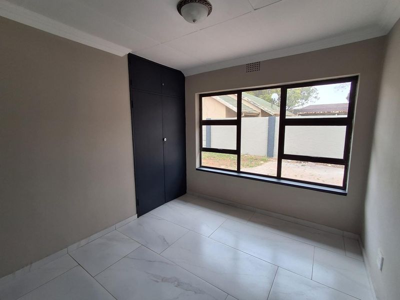 Bargain Alert! Brand-New Renovated Family Home at an Unbeatable Price in Risiville - Photo 9