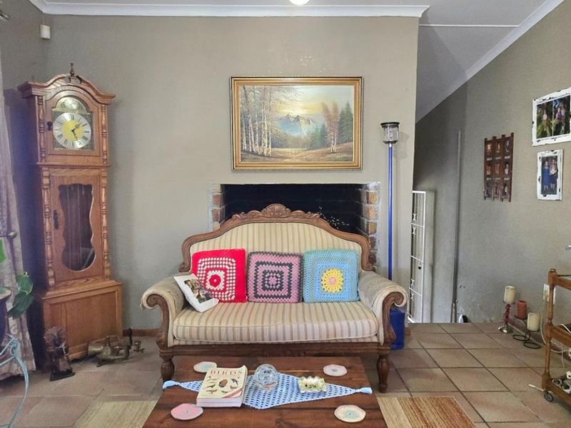 Spacious North-Facing Family Home with Mountain Views in Franskraalstrand - Photo 10