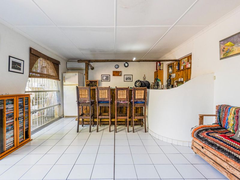 Pet friendly spacious home - Photo 4