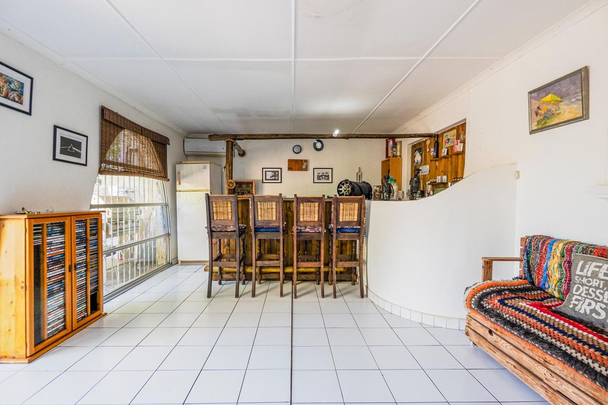 Pet friendly spacious home - Photo 4