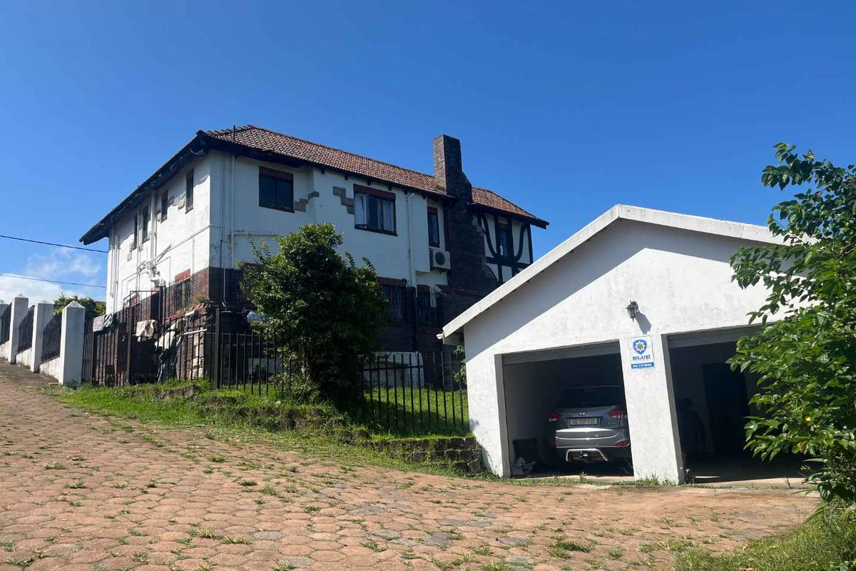 Massive Family 4 bedroom  home at Queensburgh , Pinetown - Photo 3