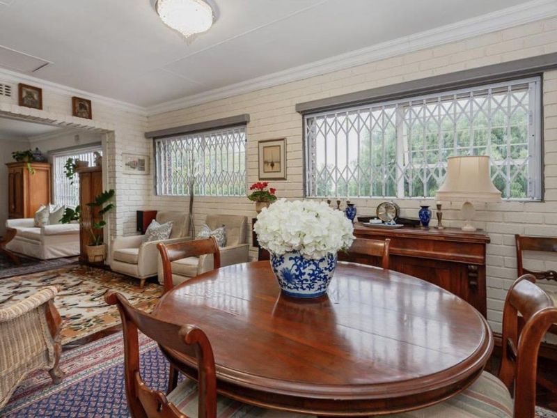 A Private Garden Duplex Offering Exceptional Space, Style, and Modern Convenience - Photo 7