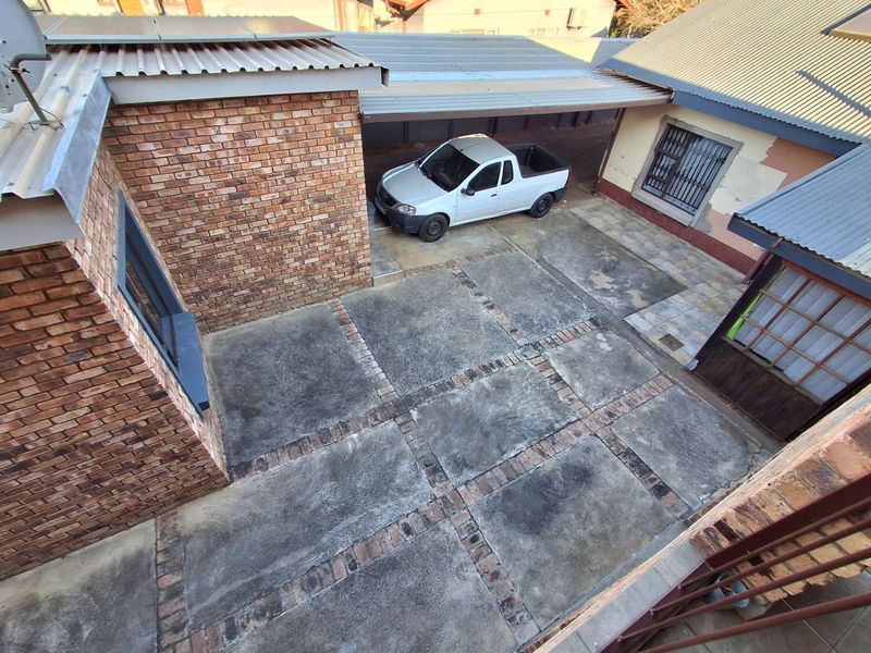 Three bedrooms house with an extra income of R31 000 for sale in Silverton - Photo 3