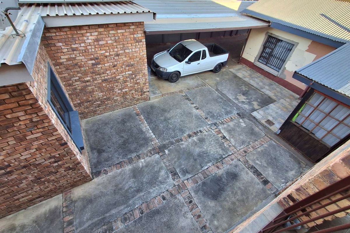Three bedrooms house with an extra income of R31 000 for sale in Silverton - Photo 3