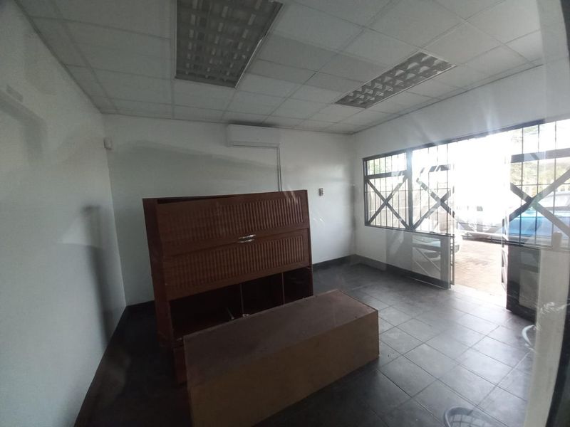 Position your business for success in this well-equipped industrial complex, designed to meet the demands of modern operations. - Photo 10