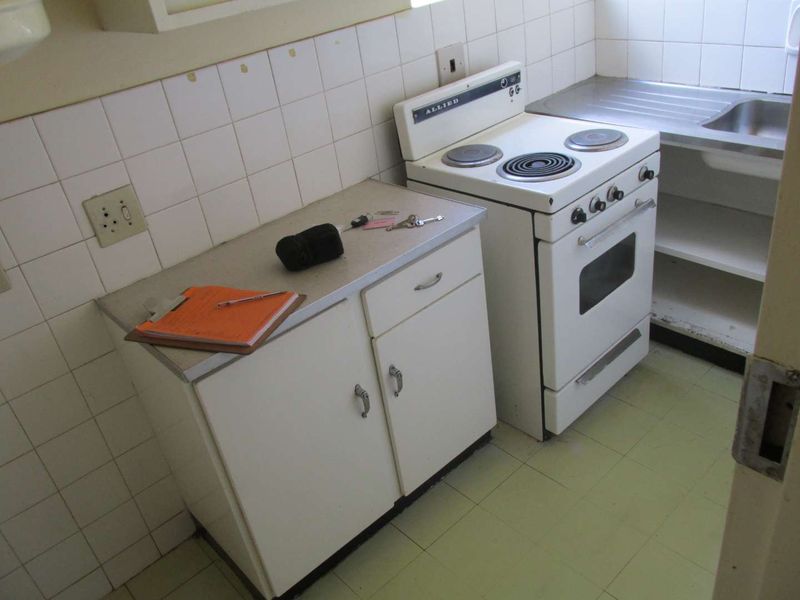 BACHELOR FLAT TO RENT IN ARCADIA - Photo 4