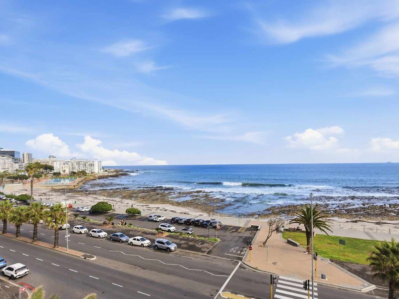 Exclusive Corner Apartment in Prestigious La Rochelle, Sea Point - Photo 1