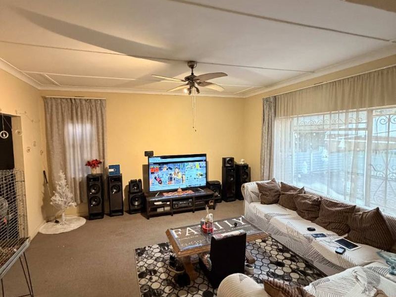 Investment Property with 5 Bachelor Flatlets - Photo 7
