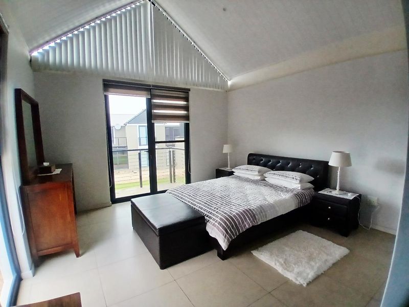 Modern and beautifully finished Duplex. - Photo 7