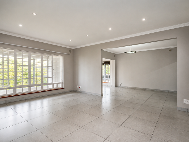 Spacious Face-Brick Family Unit with Modern Finishes, Scenic Views & Fantastic Entertainment Flow - Photo 6