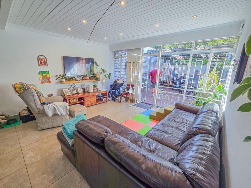Spacious 1-Bedroom Garden Unit with Covered Veranda - Photo 2