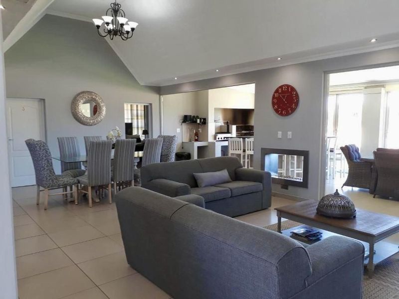 Omeya Golf Estate – Spacious 4-Bedroom Home with Garden & Security - Photo 2