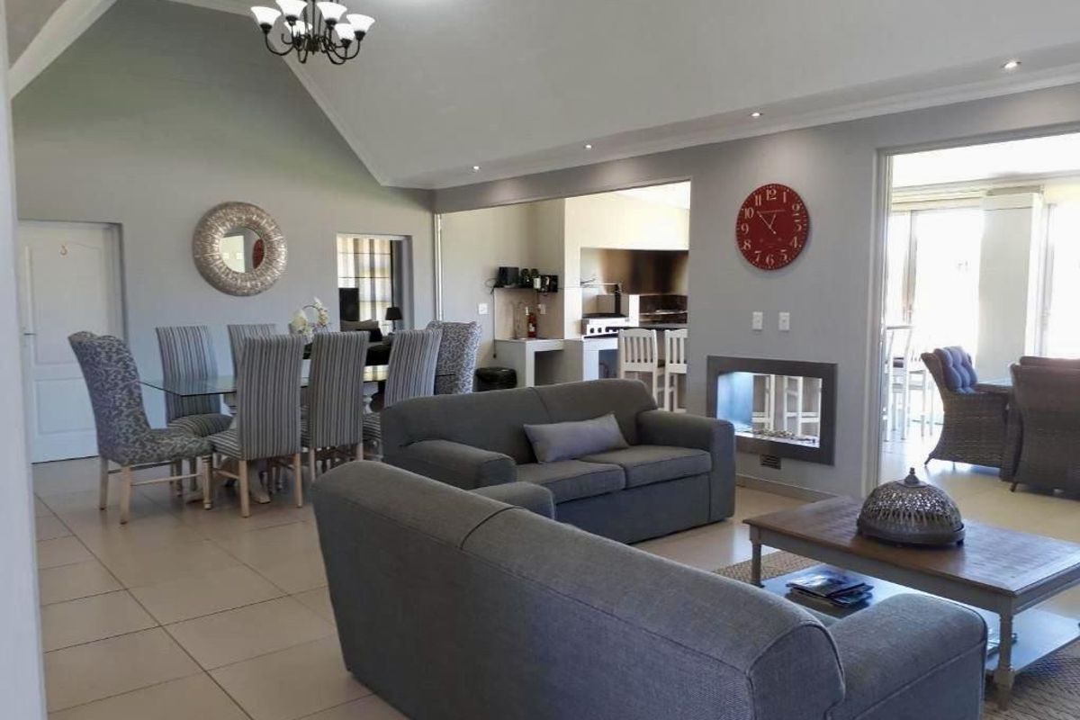 Omeya Golf Estate – Spacious 4-Bedroom Home with Garden & Security - Photo 2