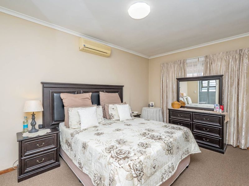 Spacious Family Haven with Modern Touches in Brackenfell - Photo 9