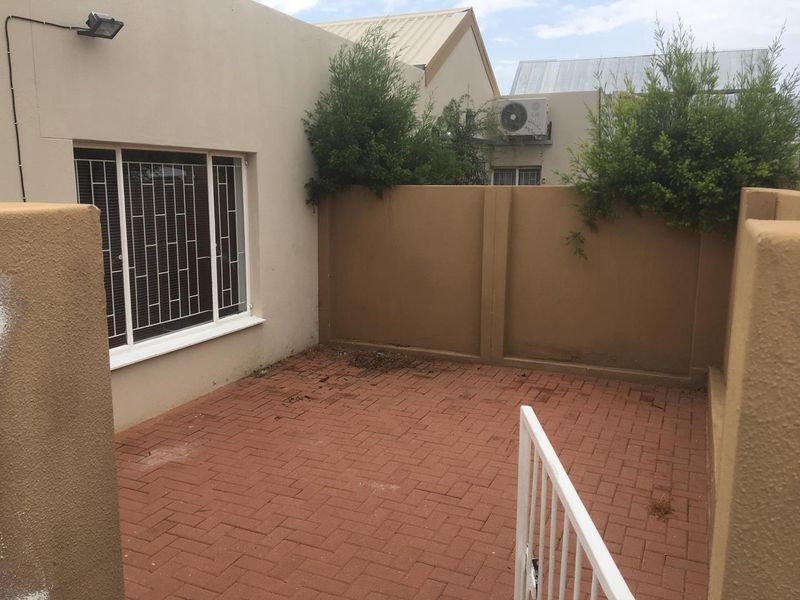Townhouse in Avis for Sale | N$ 2 000 000 - Photo 4
