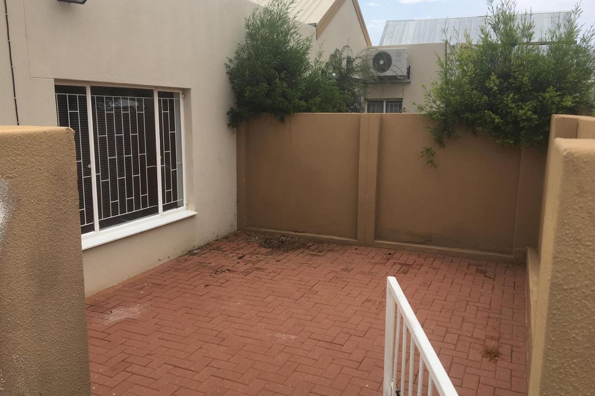Townhouse in Avis for Sale | N$ 2 000 000 - Photo 4