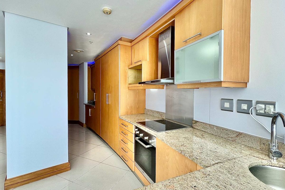 3 BEDROOM I 3.5 BATHROOM APARTMENT - Photo 4