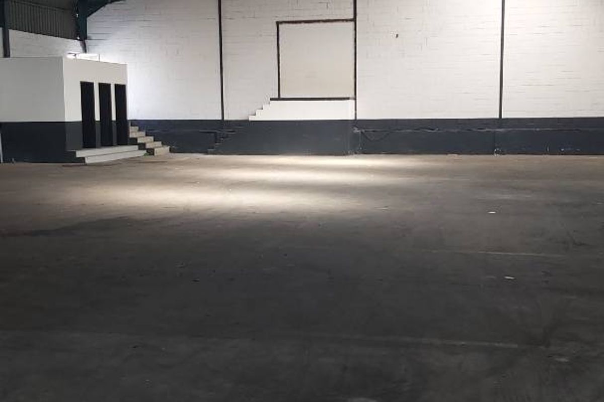 Warehouse/manufacturing/ Distribution unit to let in Sidwell. - Photo 4