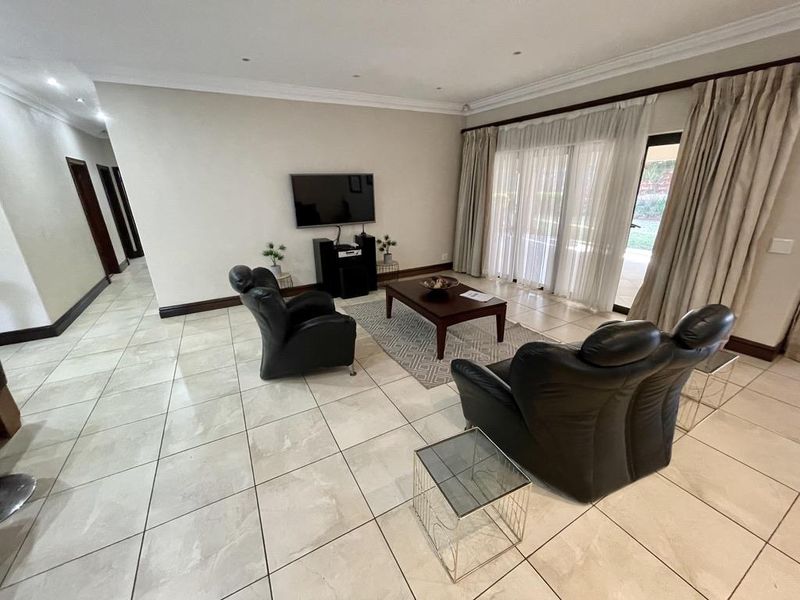 Hendra - Secure Family Living with Versatile Flatlet in Exclusive Somerset Park Cul-de-Sac - Photo 6