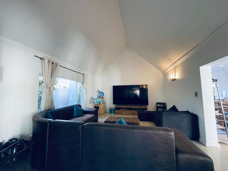 3 Bed Townhouse for Rent in Fourways - Photo 4