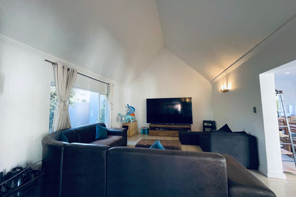 3 Bed Townhouse for Rent in Fourways - Photo 4