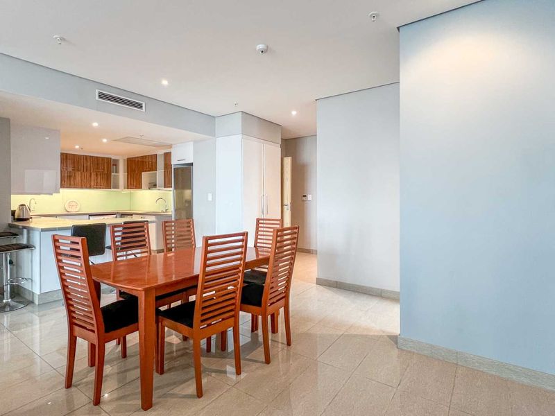 3 BEDROOM | 3 BATHROOM APARTMENT - Photo 5