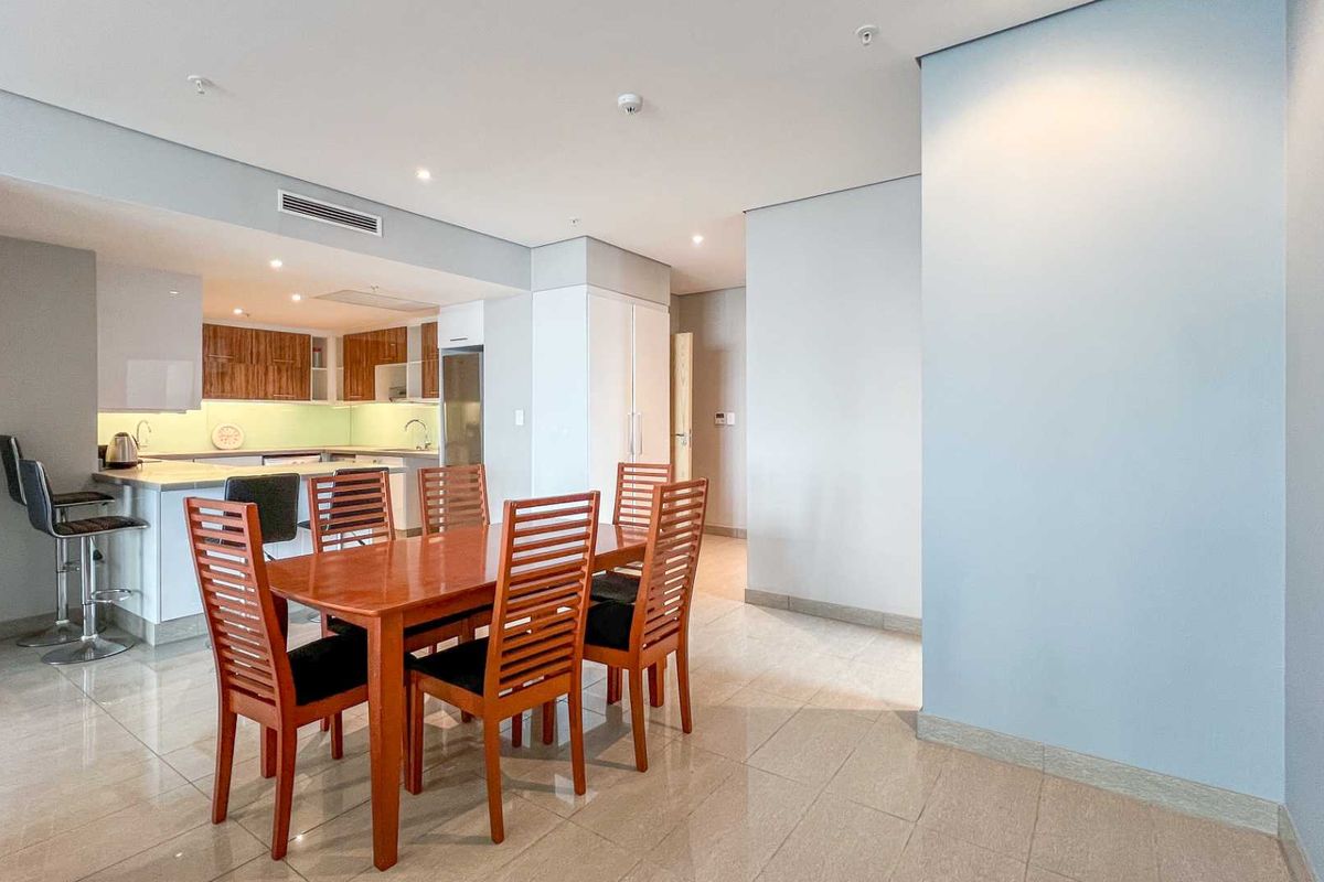 3 BEDROOM | 3 BATHROOM APARTMENT - Photo 5