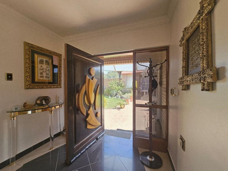 LOCATION LOCATION LOCATION Prime School-Side Location Meets Luxury Living - Photo 3